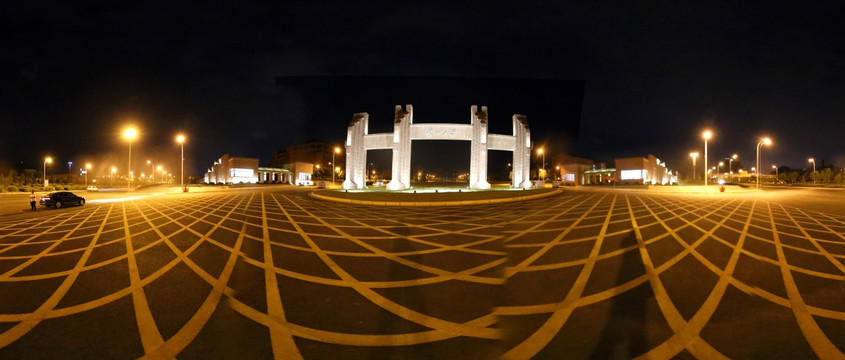 贵州大学夜景金色大门