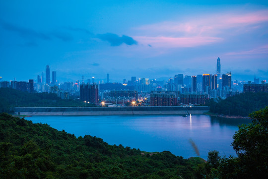 深圳梅林水库夜景