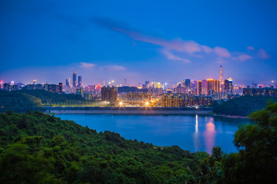 深圳梅林水库夜景