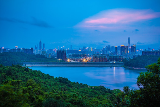 深圳梅林水库夜景