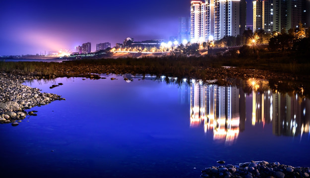 岷江边城市夜景