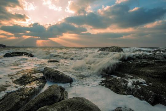 夕阳下的海