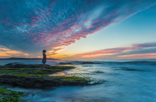 夕阳下的海