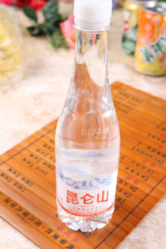 昆仑山矿泉水