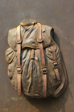 背包雕塑 金属雕塑