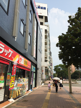 日本便利店 行人 街道