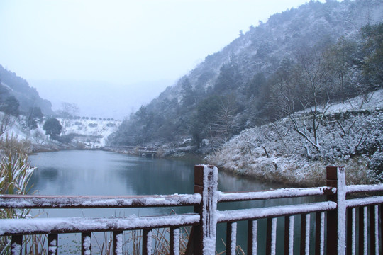 长沙梅溪湖桃花岭雪景