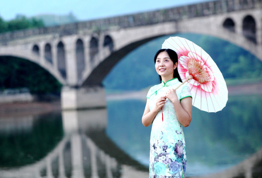 中國(guó)旗袍美女