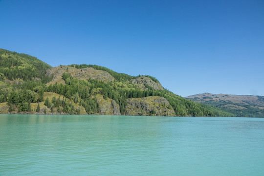 喀纳斯湖青山绿水蓝天素材背景