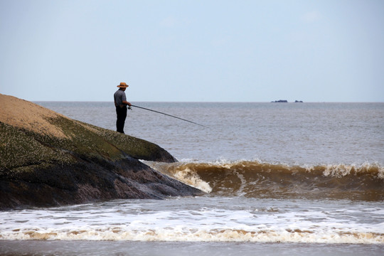 海钓的男人