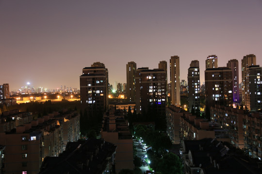 上海北蔡居民楼夜景