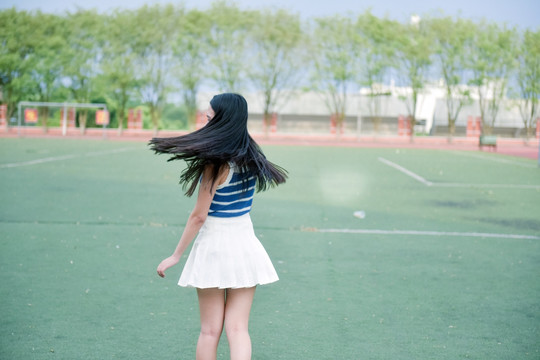 長發(fā)女孩