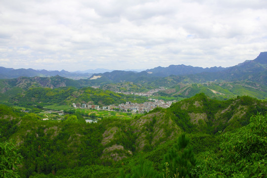 山 山村