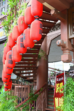 茶吧庭院装饰 红灯笼 螺旋楼梯