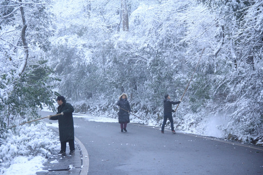 岳麓山铲雪