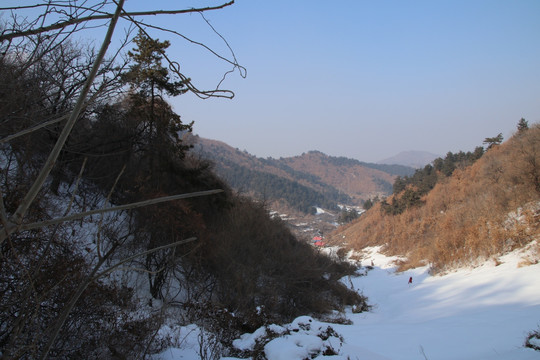 东北农村山区雪景