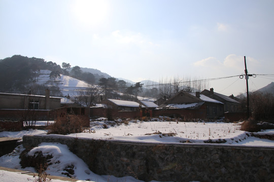 东北农村山区雪景