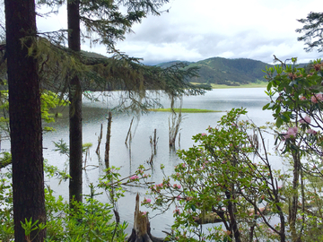 高山湖泊碧塔海