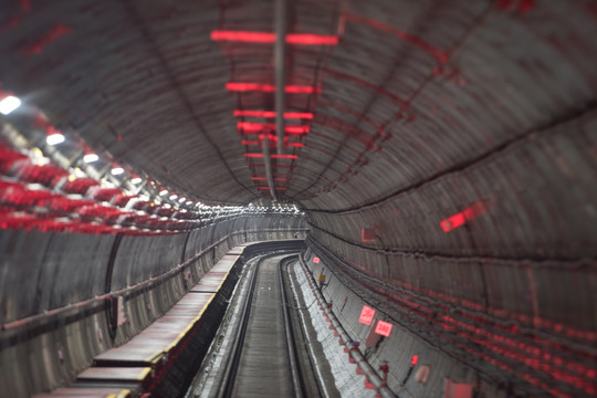 隧道 行进中的隧道 地铁隧道