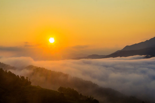 大围山日出云海