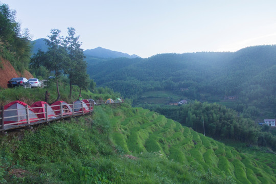 七星岭湖洋梯田风景区