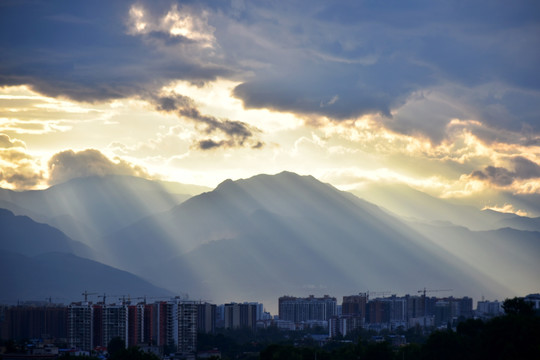 霞光万丈 魅力西昌