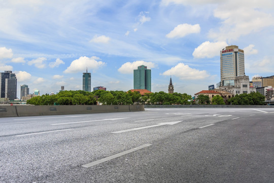 道路路面和城市背景