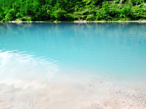 青山蓝水白沙