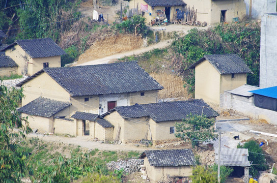 山村瓦房