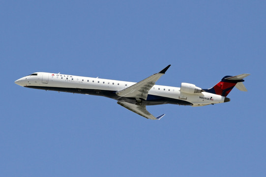 达美 CRJ900 飞机起飞