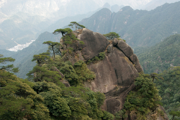 巨石山峰