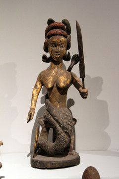 非洲美女蛇雕塑