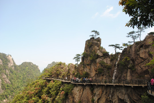 山峰 群山 高山 山 蓝天白