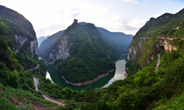 阿蓬江大峡谷