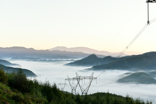 山谷云雾