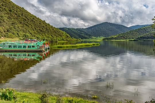 香格里拉属都湖