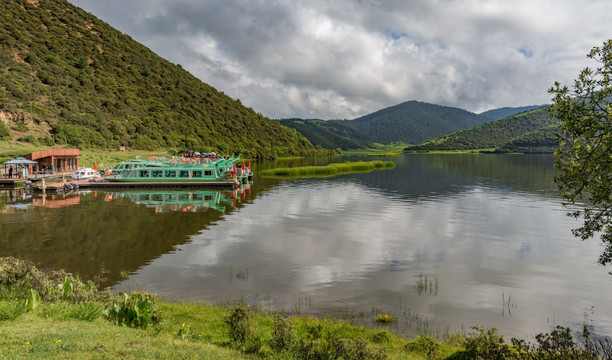 香格里拉属都湖