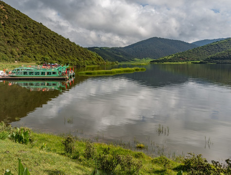 香格里拉属都湖