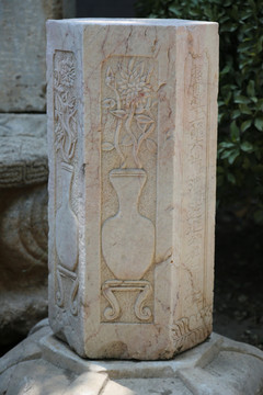 雕花瓶图案古代六棱柱