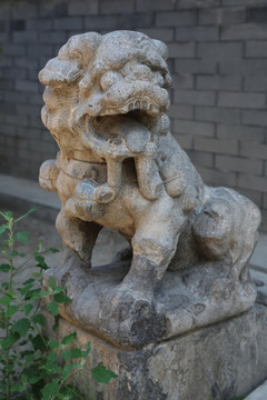古代张嘴兽狮子石雕像