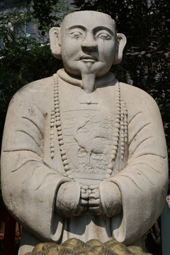 古代挂佛珠文官石雕像