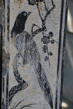 梅花喜鹊图案石刻