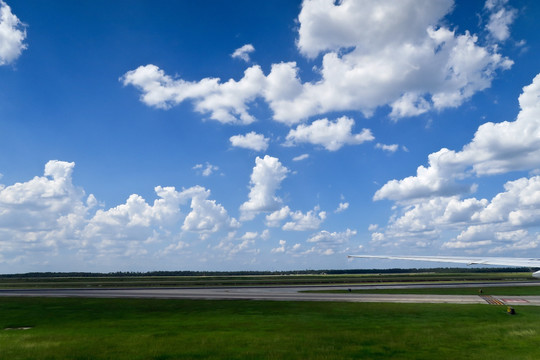 休斯顿机场 蓝天白云