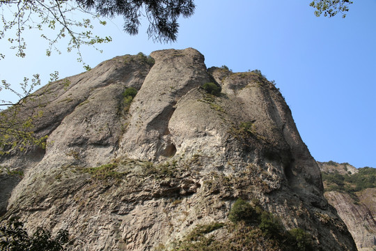 雁荡山龙湫景区剪刀峰象形石熊