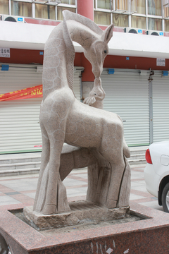 长颈鹿雕像
