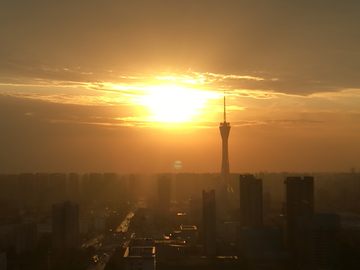 夕阳下的郑州福塔