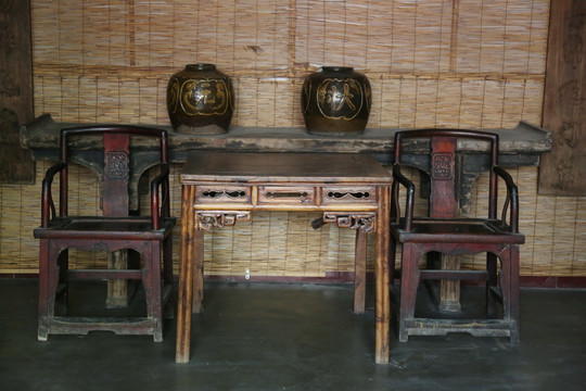 清代实木木家具官帽椅和方桌