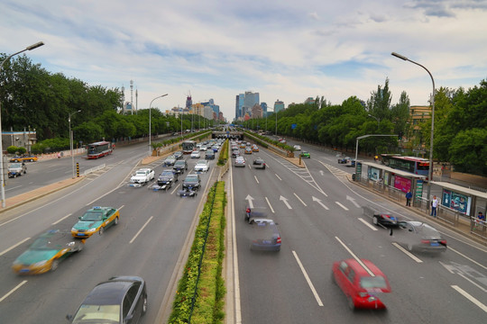 北京三环主路车流车影