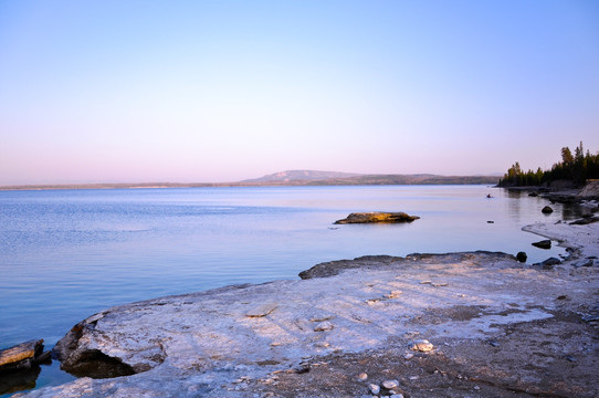 平静湖面 寂静高原