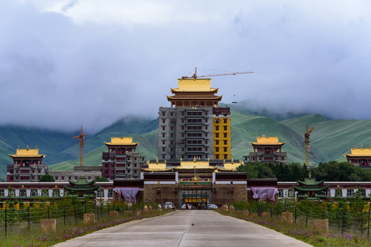 阿坝修建中的寺庙